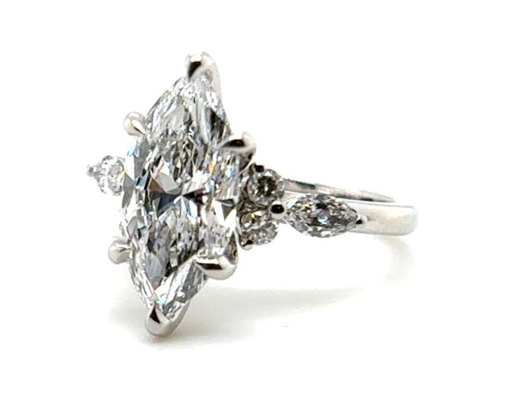 Modern, Leaf-Motif Multi-Diamond Ring - Image 2