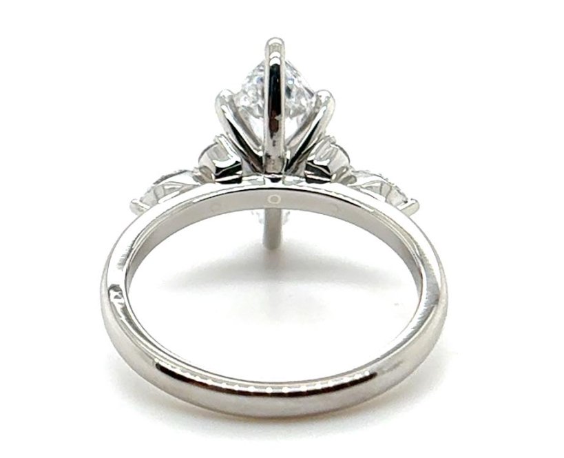 Modern, Leaf-Motif Multi-Diamond Ring - Image 3