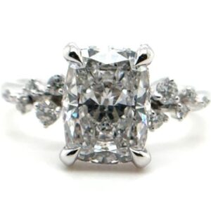 Scattered Side Diamond Cluster Ring